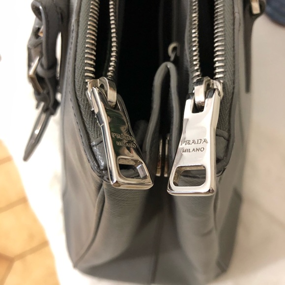 AUTHENTIC PRADA SAFFIANO - Picture 9 of 16
